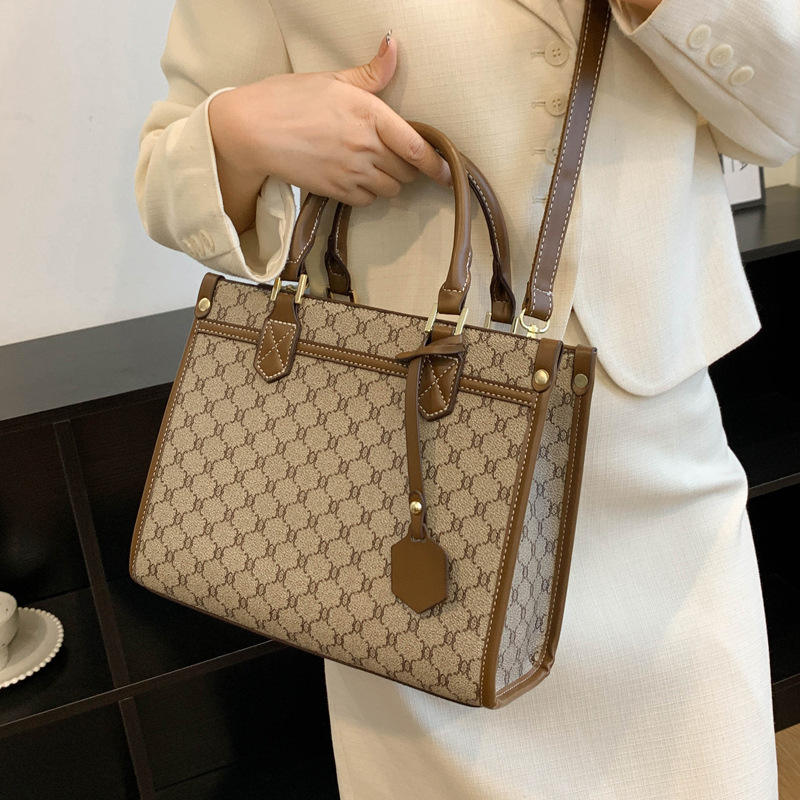 Three-piece Large Capacity Tote Bag Set | Fashionable and Elegant with Clutch Card Holder for Middle-Aged Women